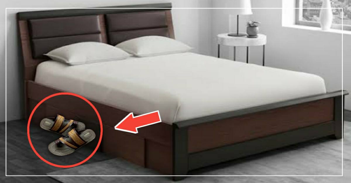 ज्या बेड वर झोपता त्याखाली चुकूनही ठेऊ नका या ३ वस्तू., घरामध्ये दरिद्री यायला होते सुरवात..!